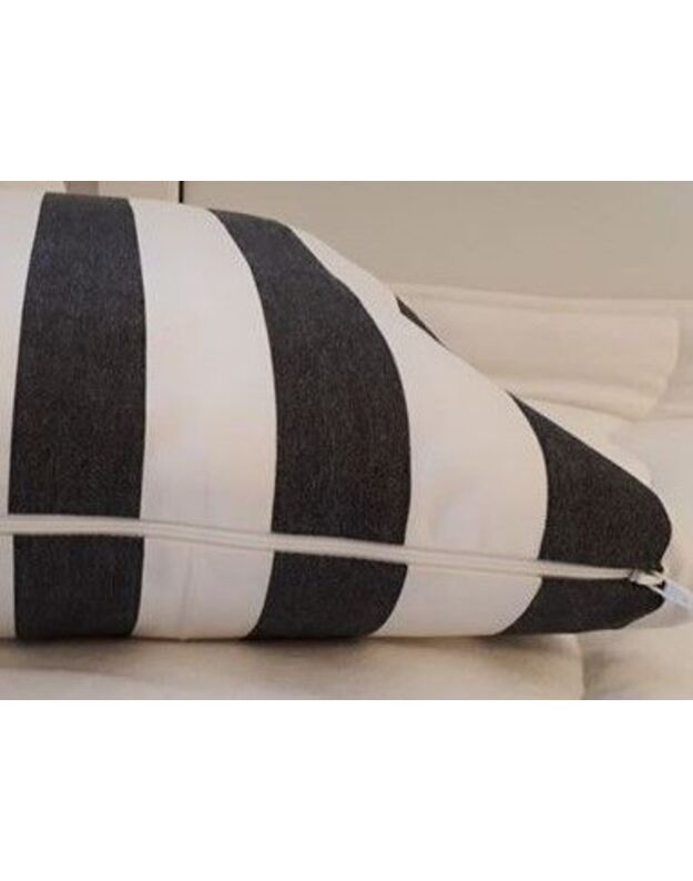 Dryžuota dekoratyvinė pagalvėlė 43x43